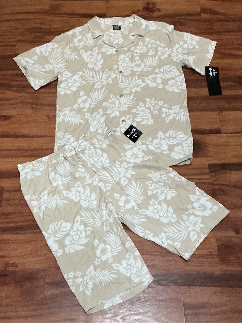 Hurley Beige and White Floral Kids outfit Set XL nwt kids flowers